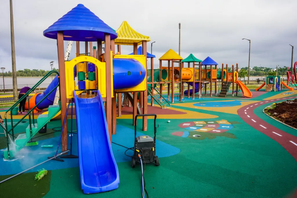 Ludoteca Kunu'u · área de juegos infantiles en la Costanera de Encarnación