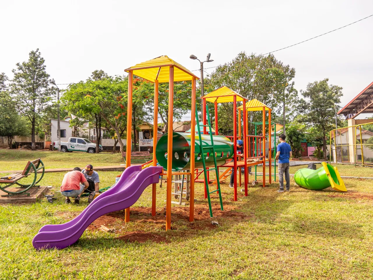 Parques Infantiles Barriales · juegos en barrios de Encarnación